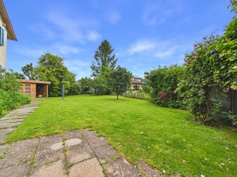 Realize your dream home - Single-family house with large garden and good highway connection seeks a new owner (8)