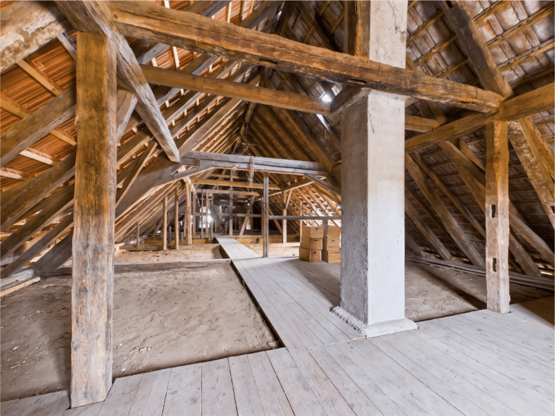 Renovation object with charm and potential in the heart of Bachs (10)