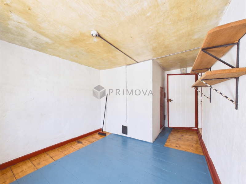 Renovation object with charm and potential in the heart of Bachs (8)