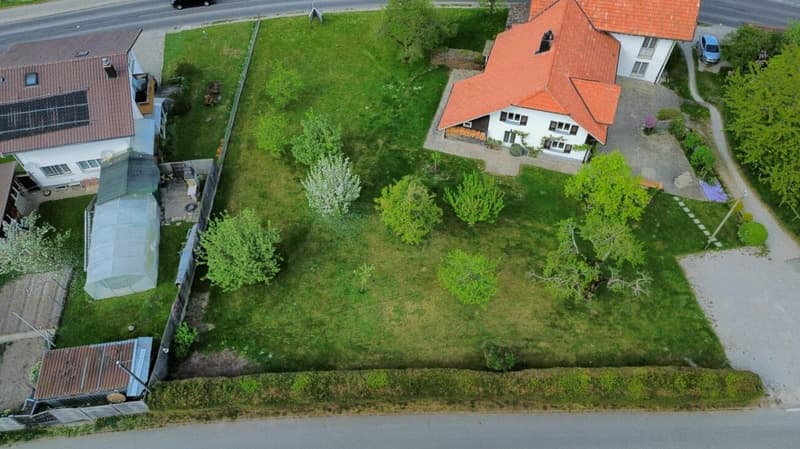 Terrain à bâtir 1000m² qui vous attend! (3)