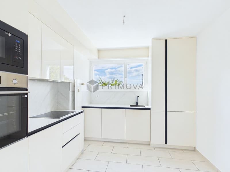 Habitez au centre et à proximité de la frontière - cet appartement en propriété est unique ! (2)