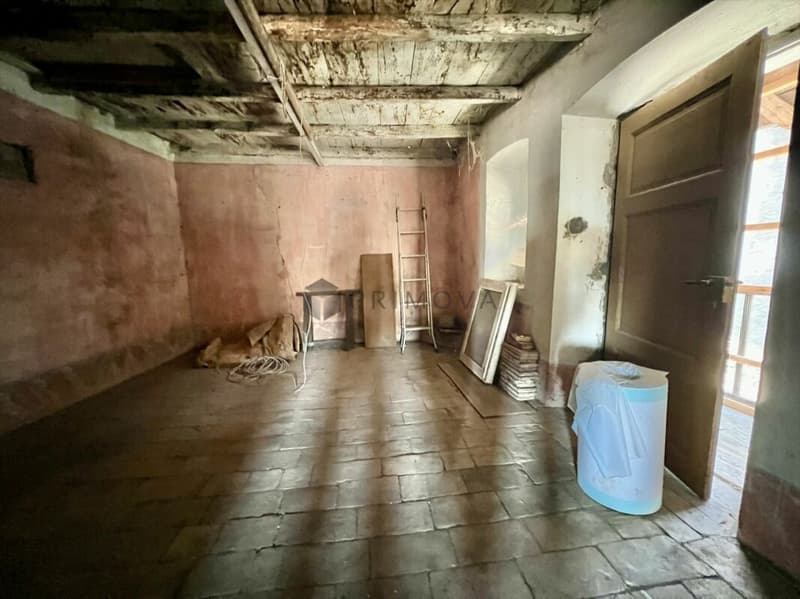 Un gioiello storico da reinventare: casa unifamiliare con corte idilliaca (7)