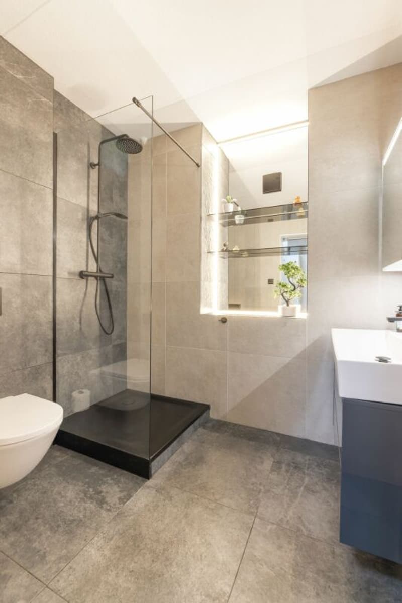 Wohnkomfort trifft Weitsicht in dieser stilvoll sanierten 3.5 Zimmer-Wohnung (3)