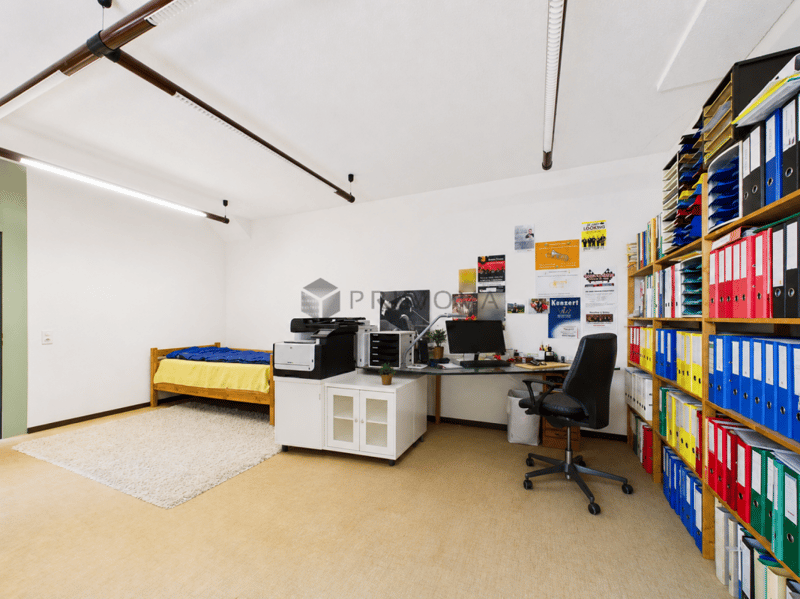 Charming multi-family house with commercial unit in central location in Wilchingen (5)