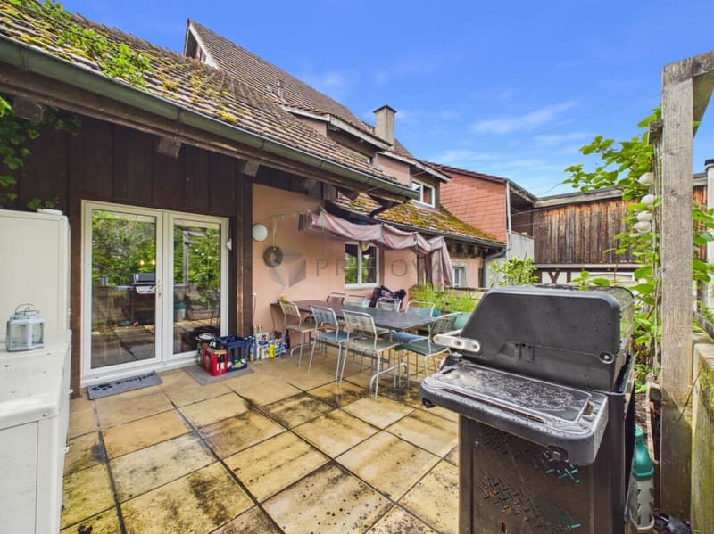 Charming multi-family house with commercial unit in central location in Wilchingen (20)