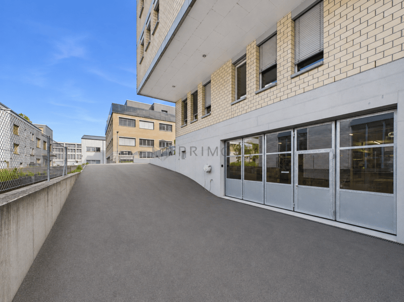 Showroom, Warehouse & Rooftop Terrace - achievable gross return up to 6% (11)