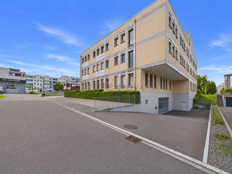 Showroom, Warehouse & Rooftop Terrace - achievable gross return up to 6% (12)