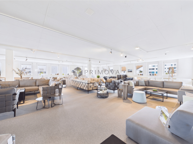 Showroom, Warehouse & Rooftop Terrace - achievable gross return up to 6% (2)