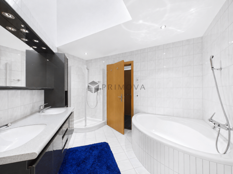 Project opportunity for attractive residential and commercial units (partial sale possible) (30)