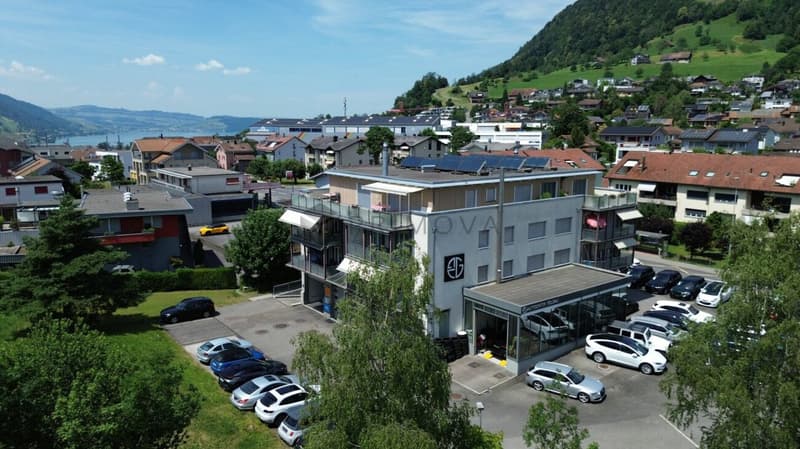 Proprietà top Goldau: investi ora in un edificio residenziale e commerciale con potenziale di creazione di valore! (5)