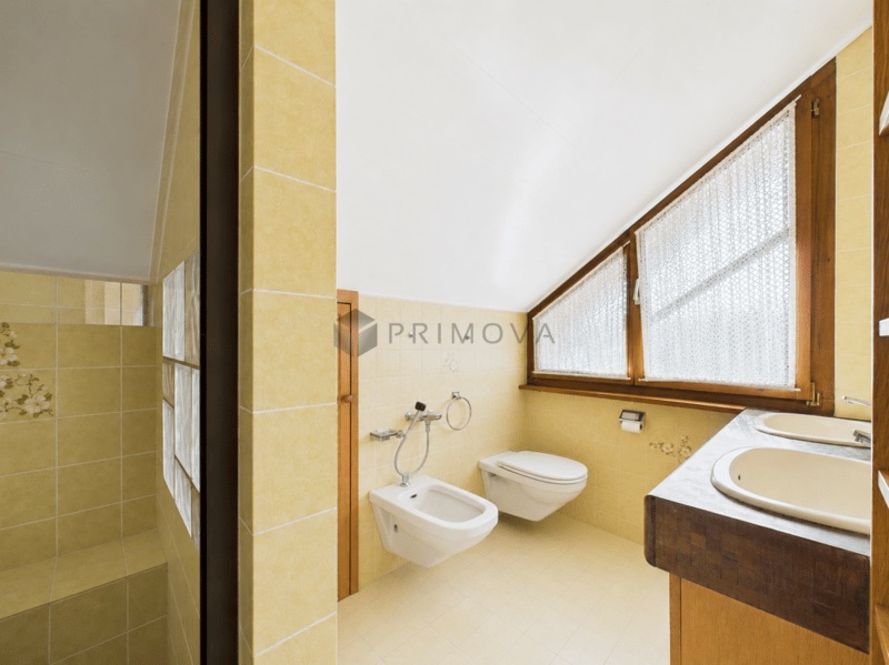Propriété représentative avec appartement indépendant, jardin d'hiver et piscine (12)