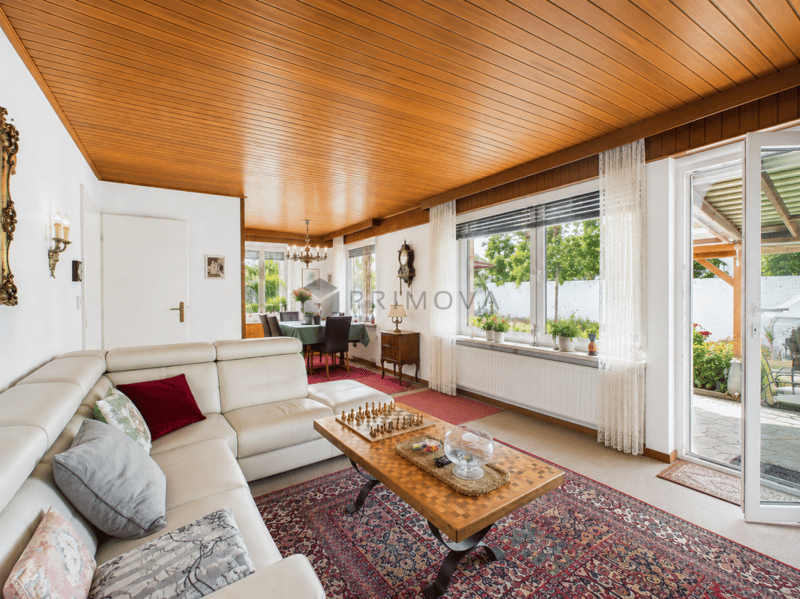 Propriété représentative avec appartement indépendant, jardin d'hiver et piscine (4)