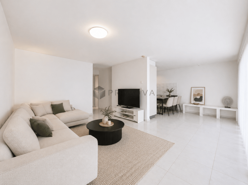 Generous living pleasure with balcony and ideal floor plan (1)