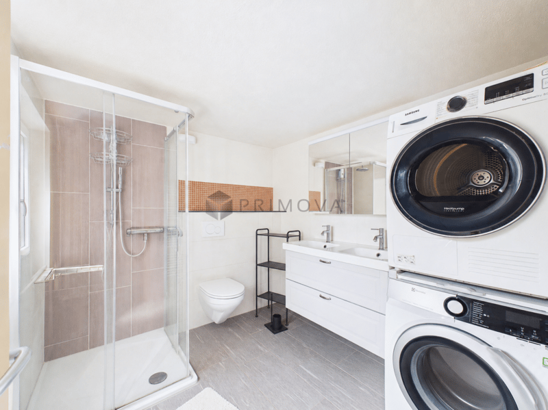 Modernized two-family house with a far-reaching view, double garage, and plenty of space (15)