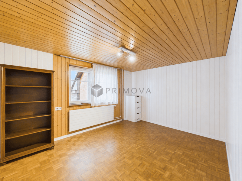 Modernized two-family house with a far-reaching view, double garage, and plenty of space (12)