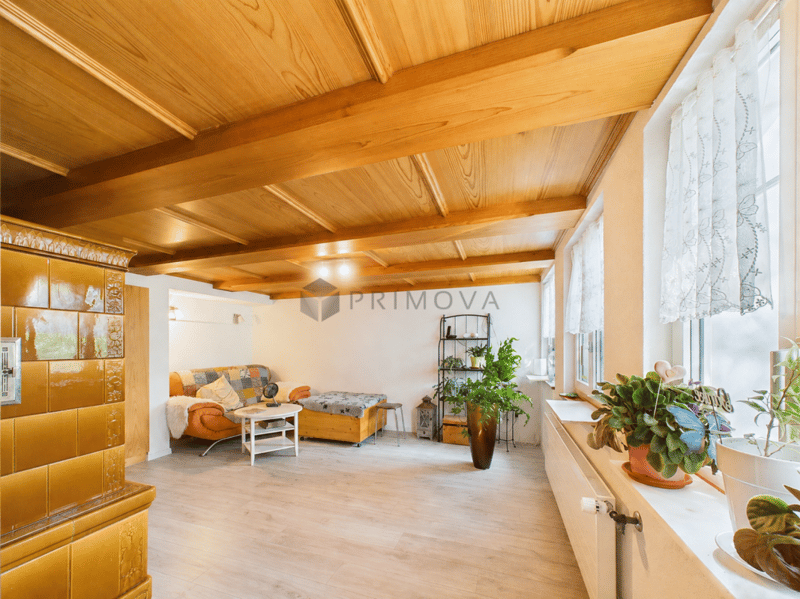 Modernized two-family house with a far-reaching view, double garage, and plenty of space (5)