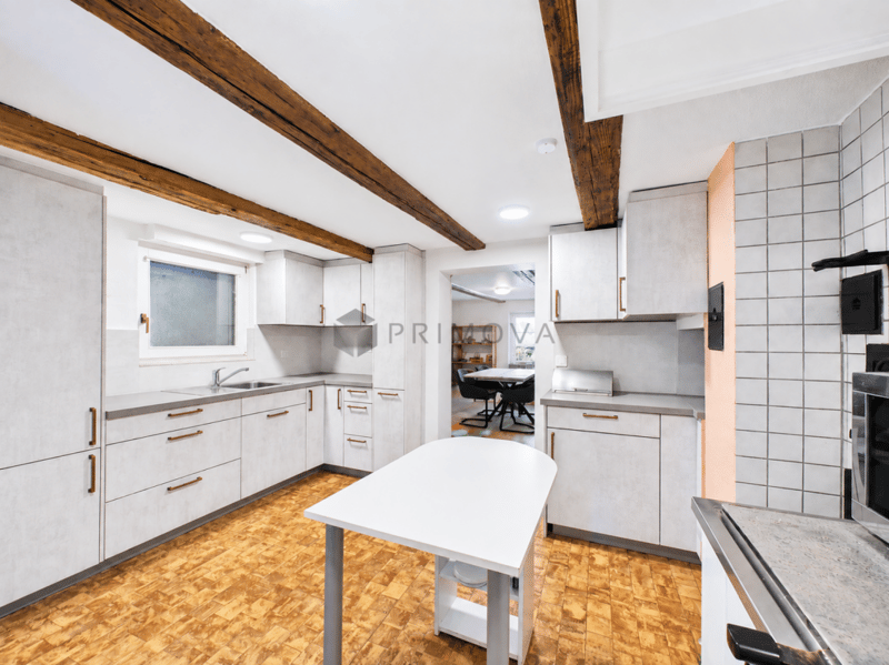 Modernized two-family house with a far-reaching view, double garage, and plenty of space (6)