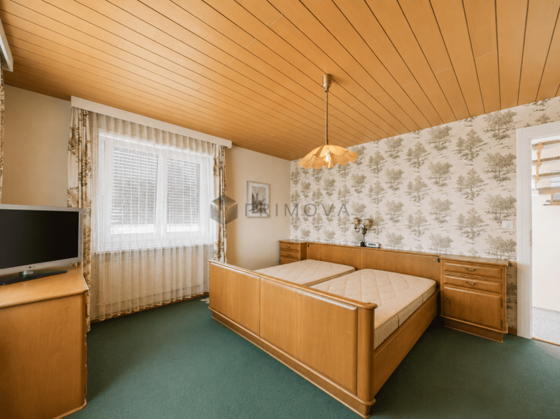 Repräsentatives Anwesen mit Einliegerwohnung, Wintergarten und Swimmingpool (7)