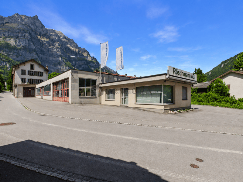 Repräsentatives Gewerbeareal mit Bauland & 5.5-Zimmer-Attikawohnung (1)