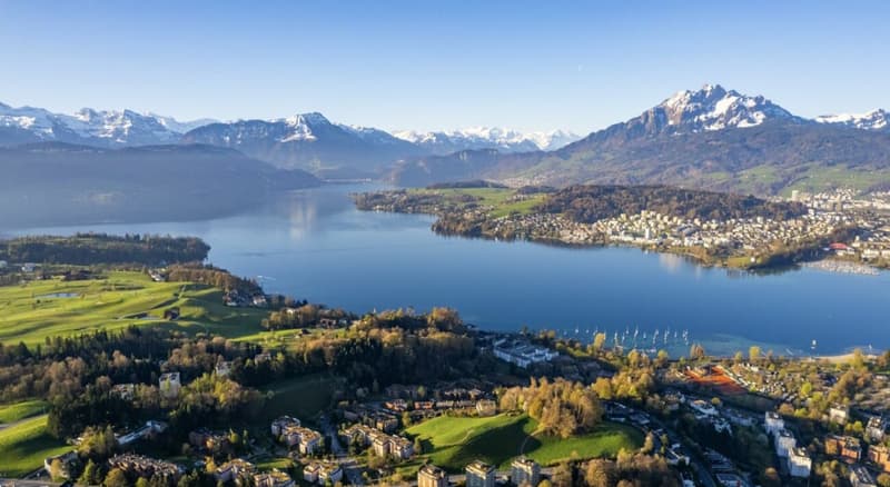 Logenplatz über dem Vierwaldstättersee, elegantes Reihenhaus-Juwel in Luzern (10)