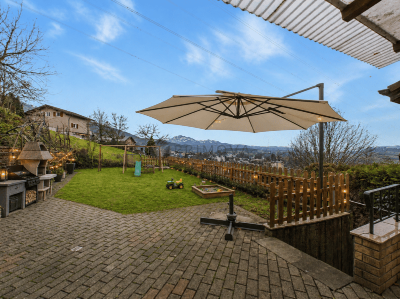 Sonniger Familientraum: 5.5 Zimmer mit unverbautem Pilatusblick (3)