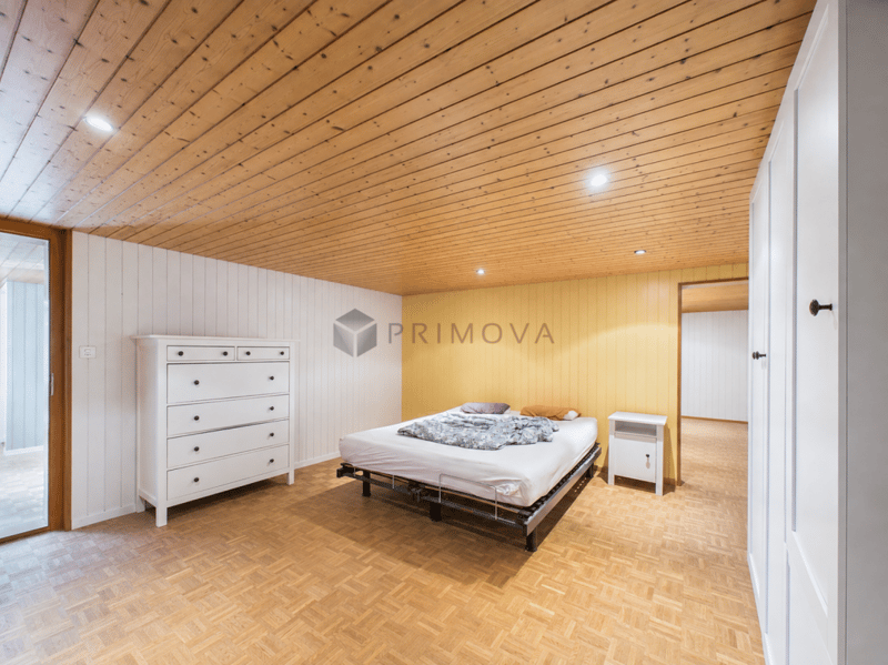 Modernisiertes Zweifamilienhaus mit Weitblick, Doppelgarage und vielseitigem Nutzungspotenzial (10)