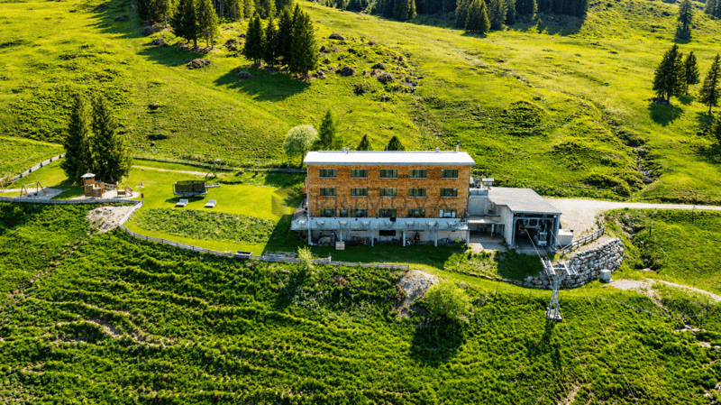 Berghotel Schönhalden mit eigener Seilbahn (1)