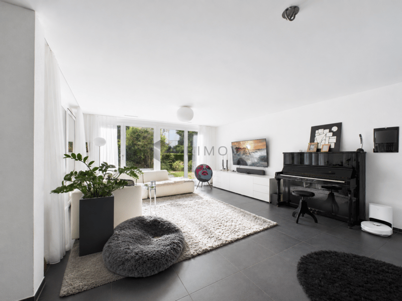 4.5 Zimmer-Gartenwohnung mit Wintergarten und eigenem Garten (2)