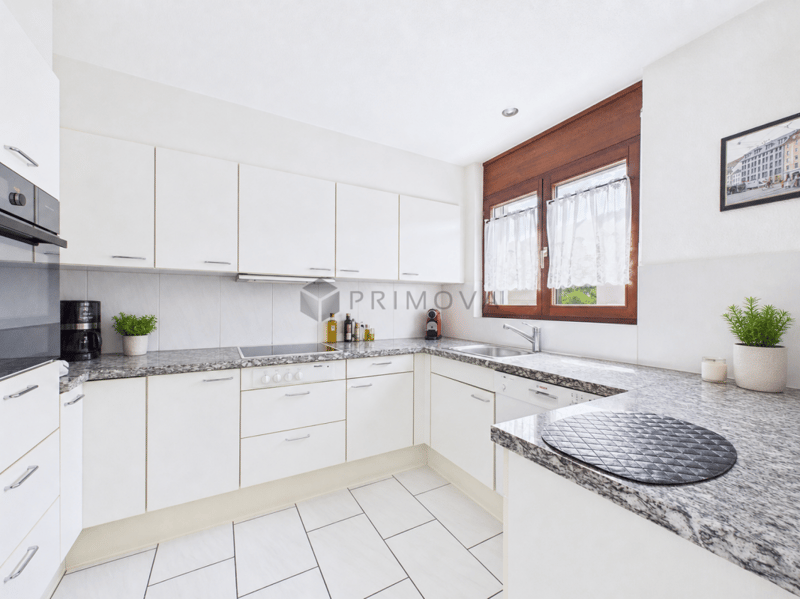 Helle 3.5 Zimmer-Wohnung mit Cheminée und Balkon in ruhiger Lage (3)