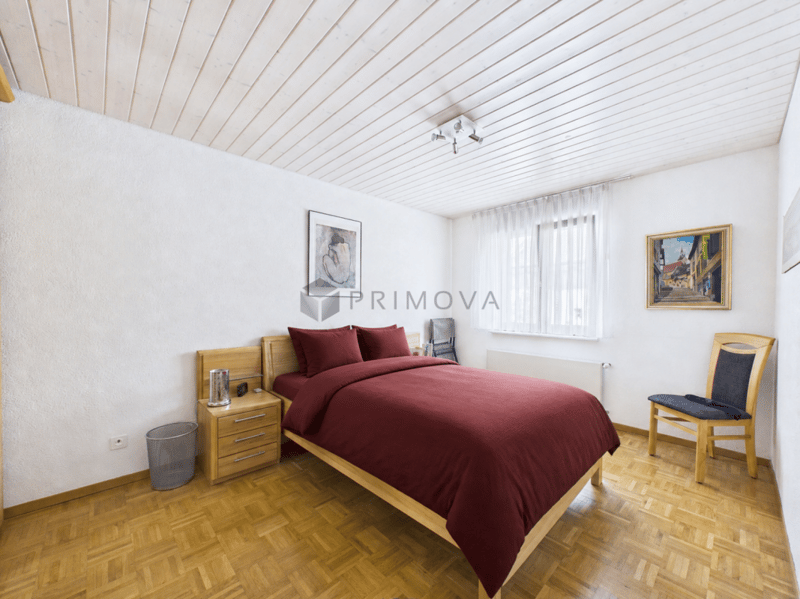 Helle 3.5 Zimmer-Wohnung mit Cheminée und Balkon in ruhiger Lage (4)