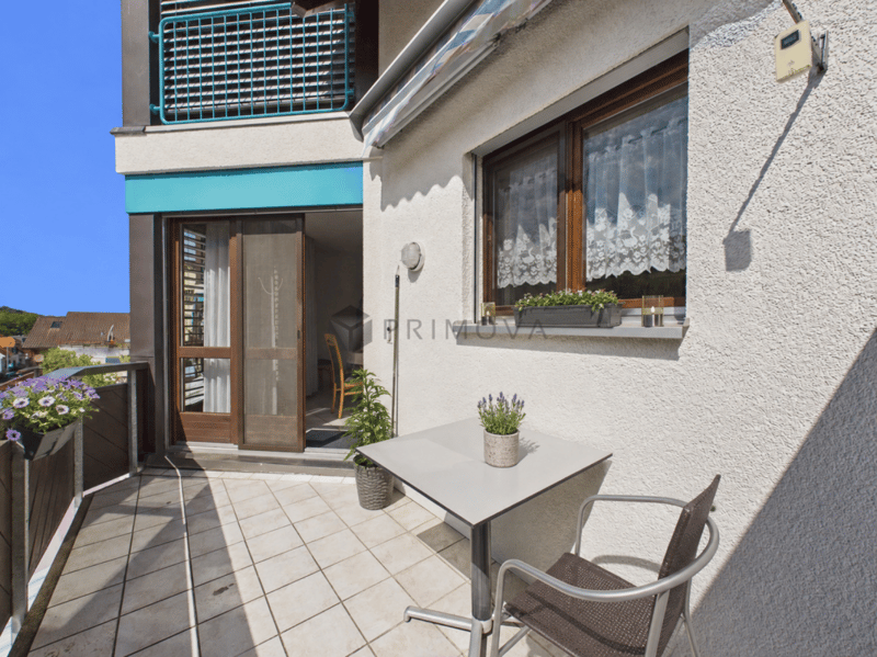Helle 3.5 Zimmer-Wohnung mit Cheminée und Balkon in ruhiger Lage (9)