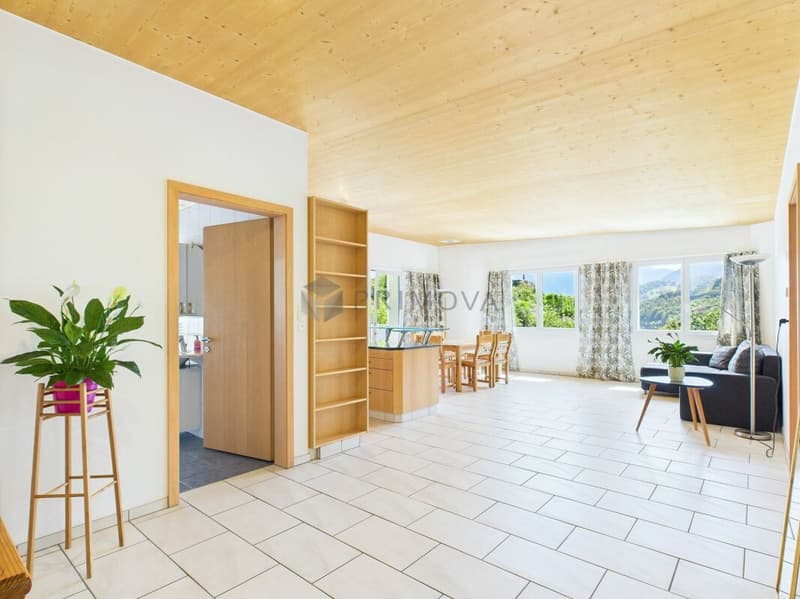 Wohnen am See: Möblierte 2.5 Zi.-Ferienwohnung mit Panorama-Terrasse & Parkplatz (2)