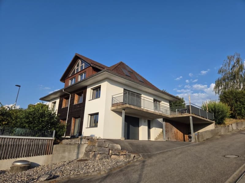 Neuwertiger Wohntraum in Seedorf - Zweifamilienhaus mit Galerie und erstklassiger Ausstattung (1)