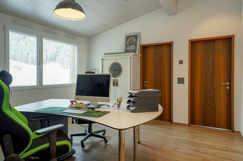 Luxus Wohngefühl pur! Stilvolle 4.5 Zimmer-Oase mit 6 m Raumhöhe, Spa-Ensuite Bad & verglaster Loggia (5)