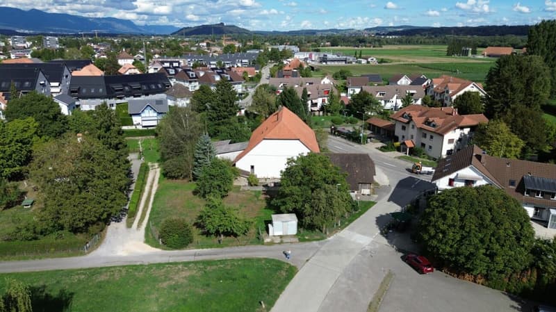 Gepflegtes Bauernhaus mit grosser Baulandreserve im schönen Seeland (20)