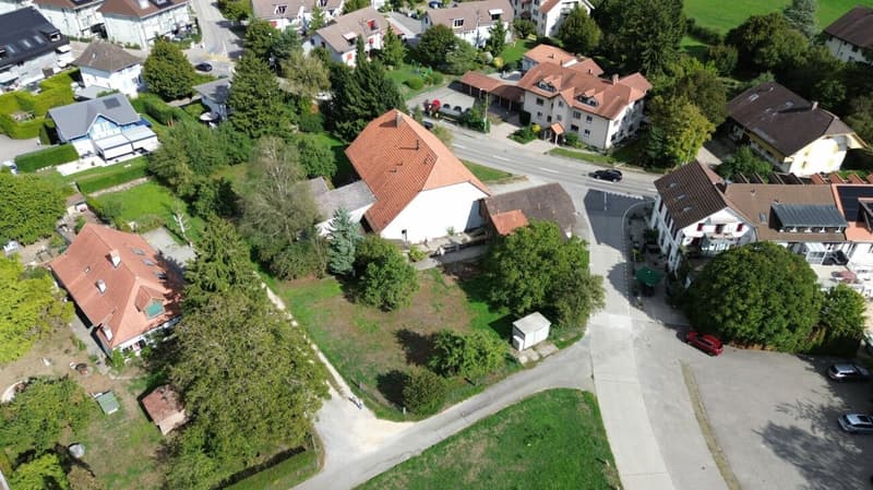 Gepflegtes Bauernhaus mit grosser Baulandreserve im schönen Seeland (1)