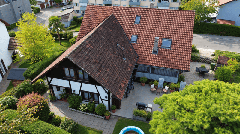 Besonderes Wohngefühl! Maisonette mit Galerie und Cheminée (1)