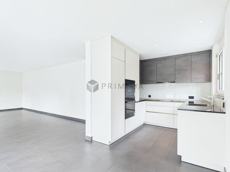 Hochwertig renovierte 4.5 Zimmer-Wohnung mit sonniger Südterrasse in Trimmis (4)