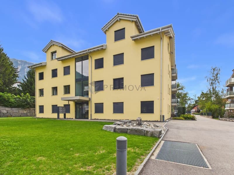Hochwertig renovierte 4.5 Zimmer-Wohnung mit sonniger Südterrasse in Trimmis (1)