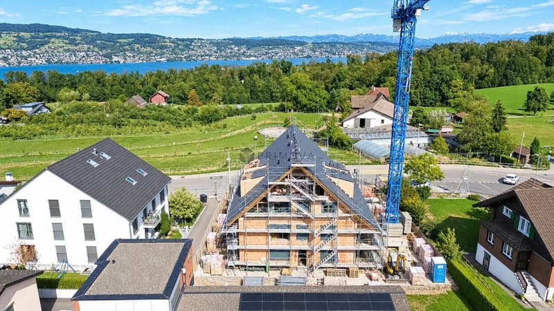Ihr neues Familienzuhause mit aussergewöhnlich viel privatem Freiraum (2)