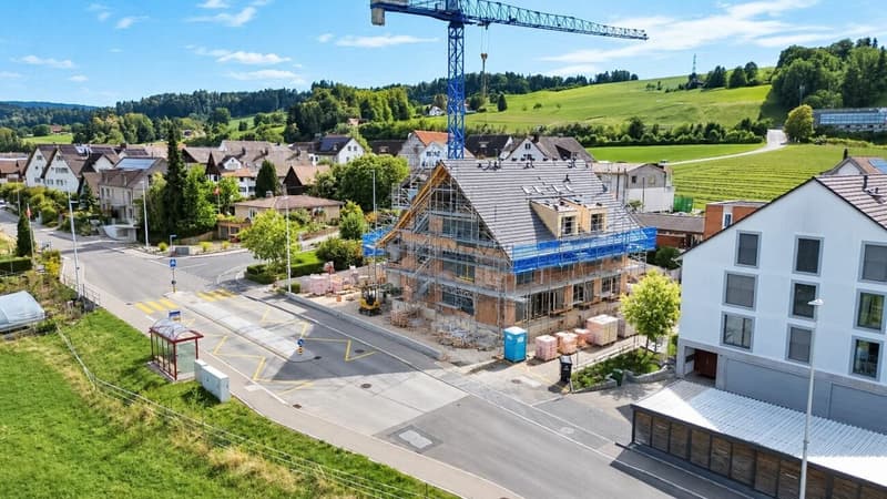 Ihr neues Familienzuhause mit aussergewöhnlich viel privatem Freiraum (1)