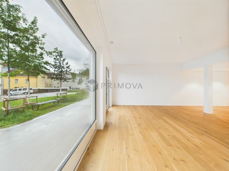 Repräsentatives Loft-Atelier mit grossem Schaufenster & Parkplätzen (6)