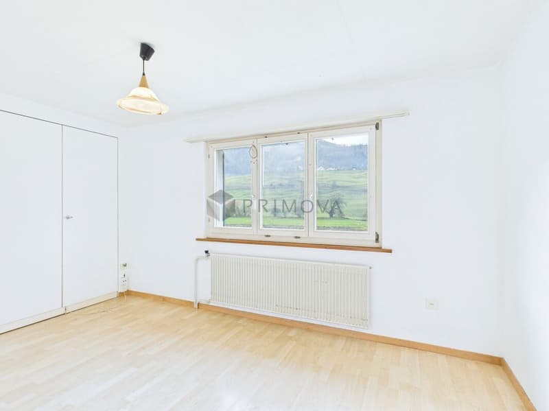 Grosszügiges 5.5 Zimmer-Doppeleinfamilienhaus an ruhiger Lage mit viel Raum für Ihre Ideen (4)