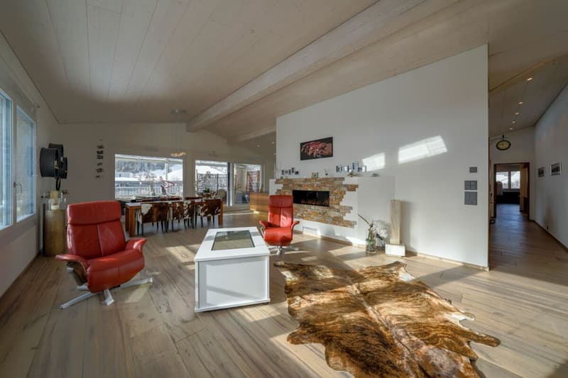 Aussergewöhnliche 4.5 Zimmer-Oase mit Stil und 6 m Raumhöhe, Spa-Ensuite Bad & verglaster Loggia (2)