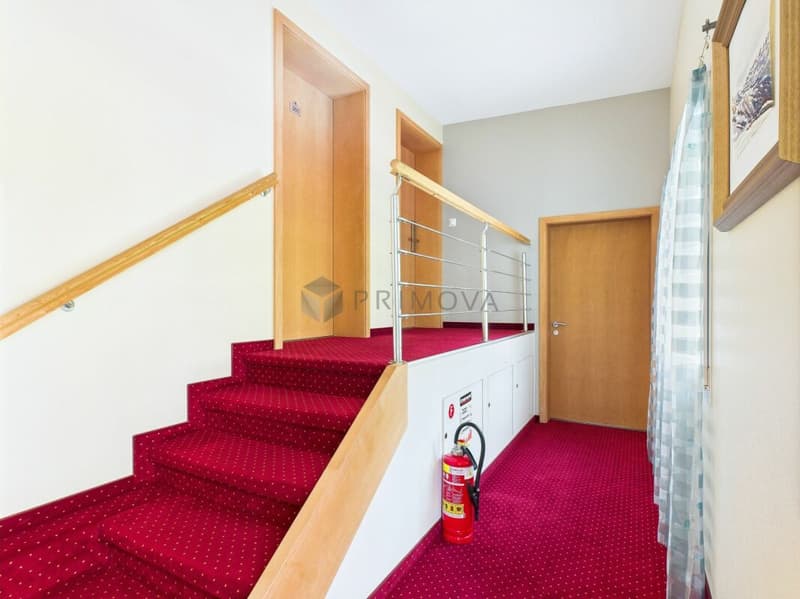 Wohnen am See: Möblierte 2.5 Zi.-Ferienwohnung mit Panorama-Terrasse & Parkplatz (12)