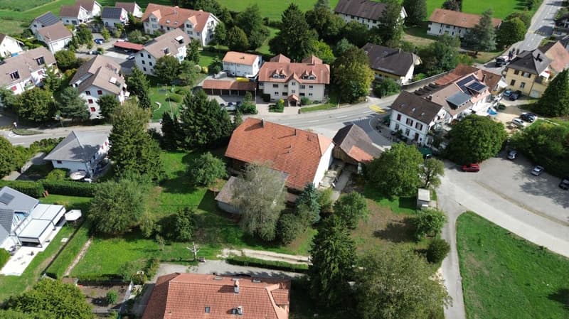 Gepflegtes Bauernhaus mit grosser Baulandreserve in der Kernzone im schönen Seeland (18)