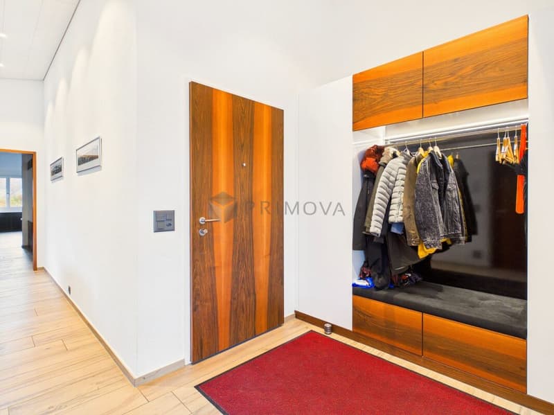 Wohnen mit Charakter: Eleganter 4.5 Zimmer-Traum mit 6 m Raumhöhe, Spa-Ensuite Bad & verglaster Loggia (6)