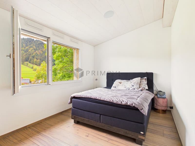 Wohnen mit Charakter: Eleganter 4.5 Zimmer-Traum mit 6 m Raumhöhe, Spa-Ensuite Bad & verglaster Loggia (9)