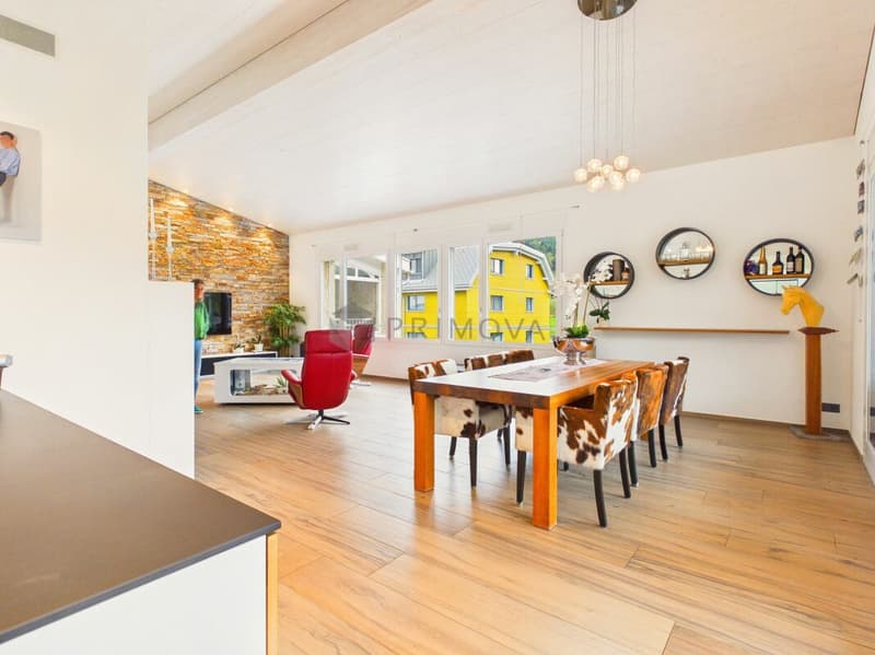 Wohnen mit Charakter: Eleganter 4.5 Zimmer-Traum mit 6 m Raumhöhe, Spa-Ensuite Bad & verglaster Loggia (1)
