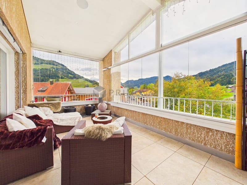 Wohnen mit Charakter: Eleganter 4.5 Zimmer-Traum mit 6 m Raumhöhe, Spa-Ensuite Bad & verglaster Loggia (5)